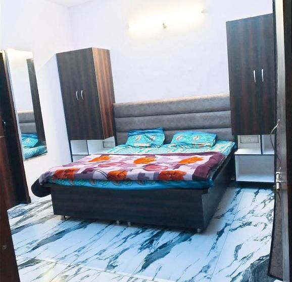 Номер Deluxe Кровать Кинг, Dhesi Cottage    Super Deluxe Rooms    Favourite Of Groups, Students, Parents, Couples