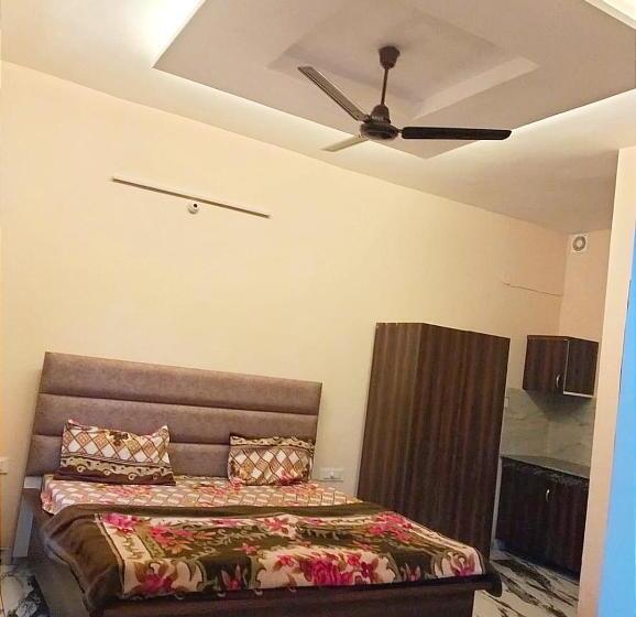 Номер Deluxe Кровать Кинг, Dhesi Cottage    Super Deluxe Rooms    Favourite Of Groups, Students, Parents, Couples