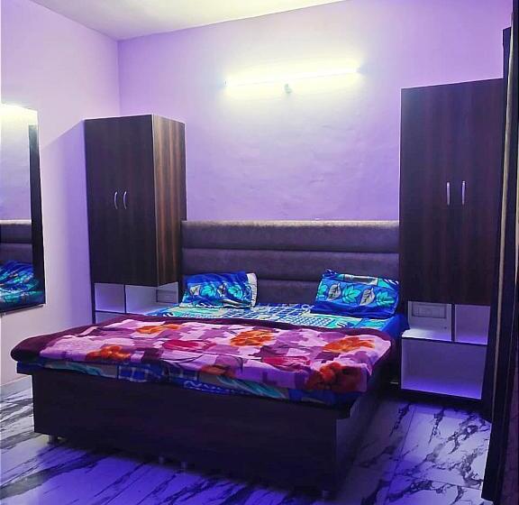 Номер Deluxe Кровать Кинг, Dhesi Cottage    Super Deluxe Rooms    Favourite Of Groups, Students, Parents, Couples