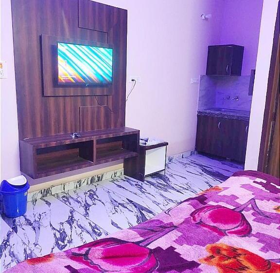 Номер Deluxe Кровать Кинг, Dhesi Cottage    Super Deluxe Rooms    Favourite Of Groups, Students, Parents, Couples