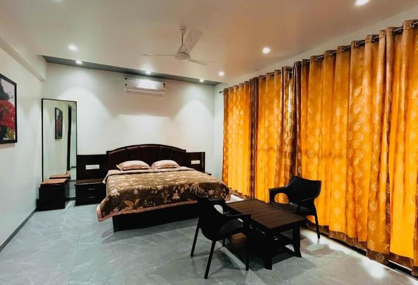 带大床的套房, Gulmohar Resort & Spa