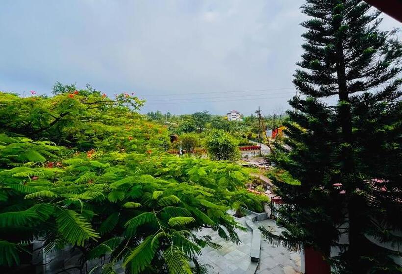 デラックスルーム, Gulmohar Resort & Spa