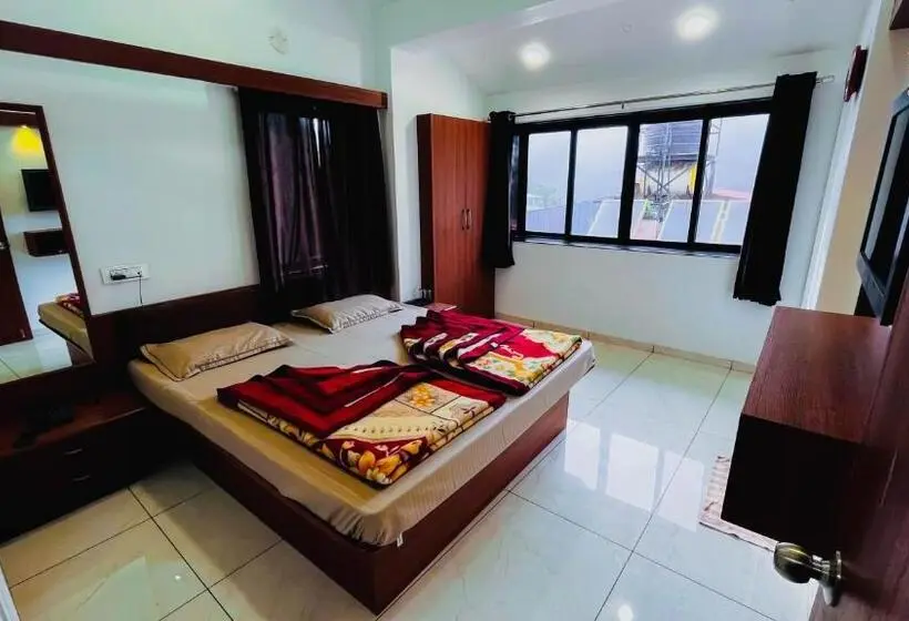 Deluxe Room Mountain View, Gulmohar Resort & Spa
