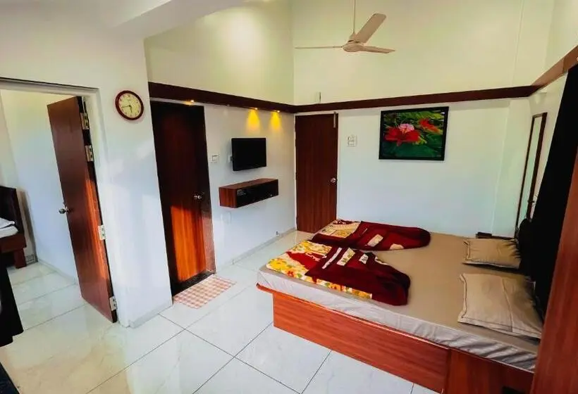 Deluxe Room Mountain View, Gulmohar Resort & Spa