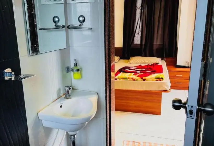 Deluxe Room Mountain View, Gulmohar Resort & Spa