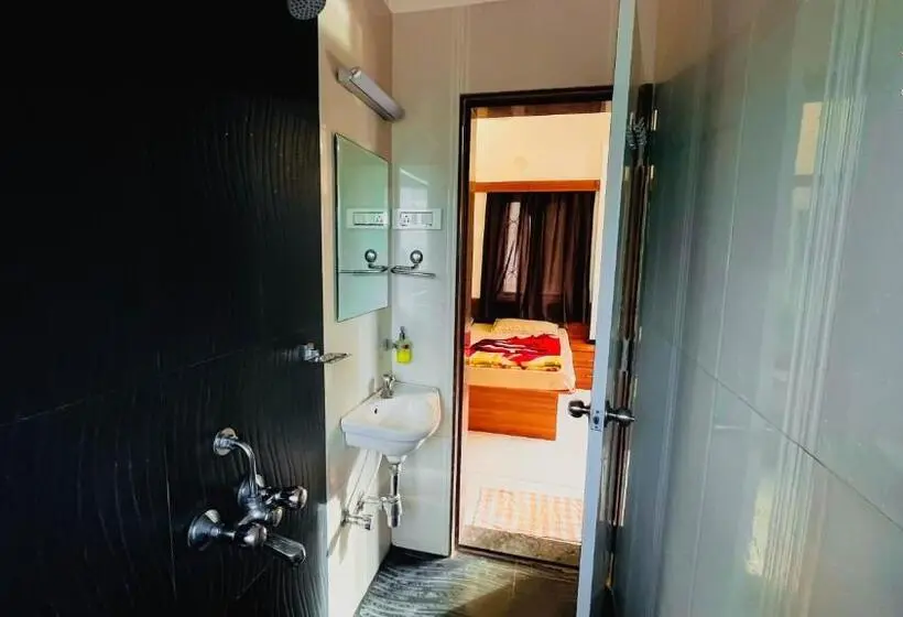 Deluxe Room Mountain View, Gulmohar Resort & Spa