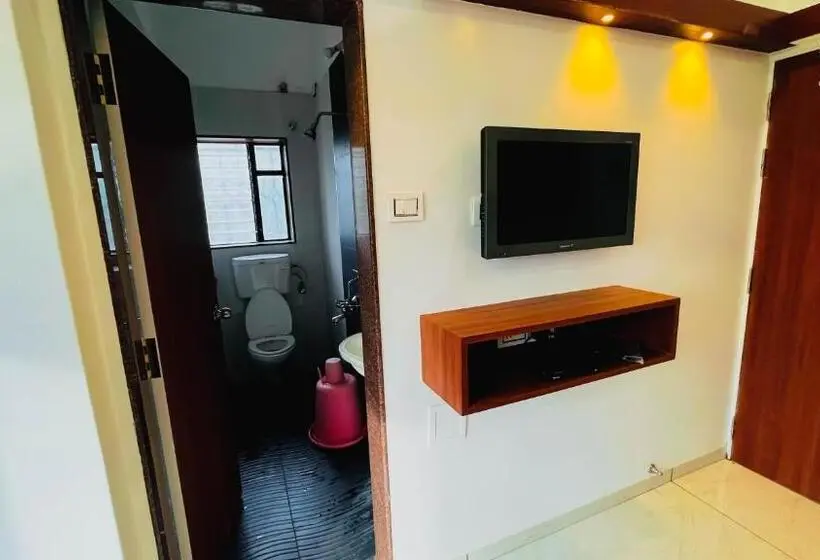 Deluxe Room Mountain View, Gulmohar Resort & Spa
