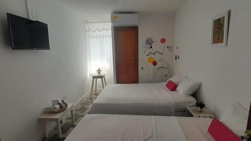 Номер Стандарт Трехместный, Habibi