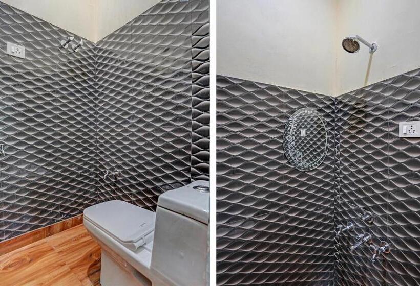 חדר קלאסי לשלושה, Oyo Royal Orbit Inn