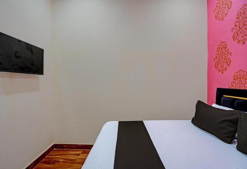 חדר קלאסי לשלושה, Oyo Royal Orbit Inn