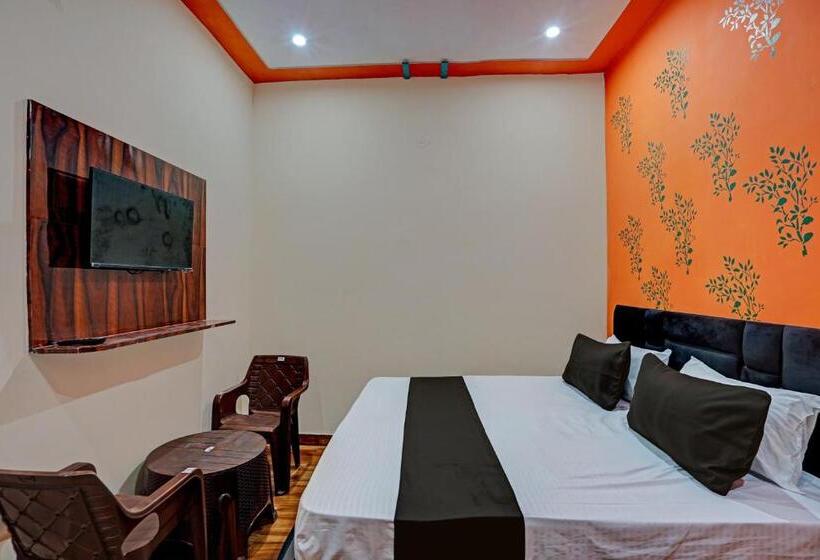 חדר קלאסי לשלושה, Oyo Royal Orbit Inn