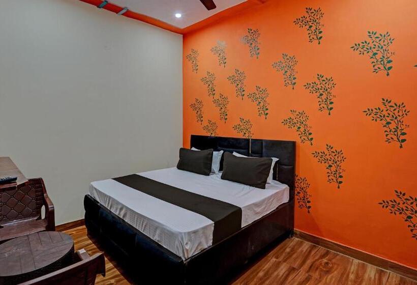 חדר קלאסי לשלושה, Oyo Royal Orbit Inn