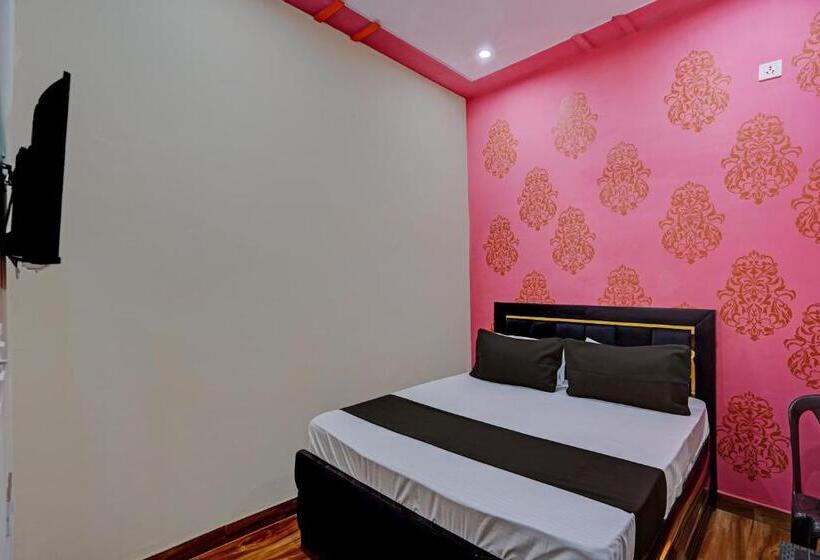 חדר קלאסי לשלושה, Oyo Royal Orbit Inn