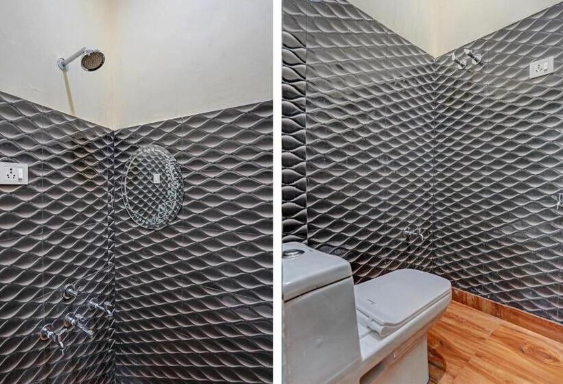 트리플 클래식 룸, Oyo Royal Orbit Inn