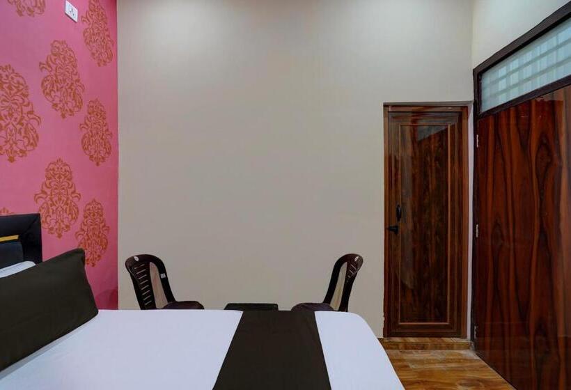 트리플 클래식 룸, Oyo Royal Orbit Inn