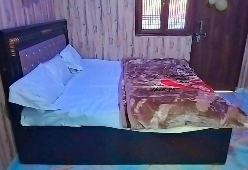 トリプルクラシックルーム, Oyo The Grand Soron