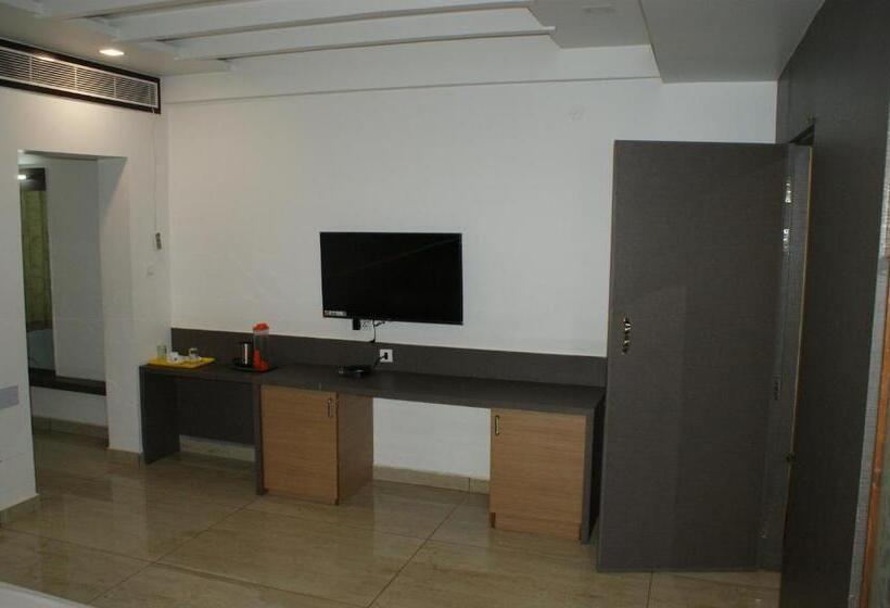 Family Suite, Sriranganivas