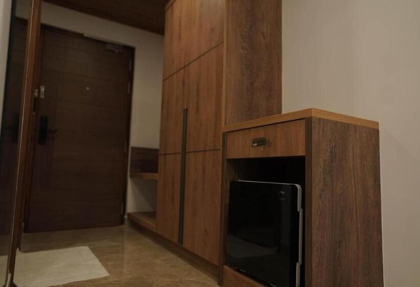 스위트, Vkj Inn Aluva