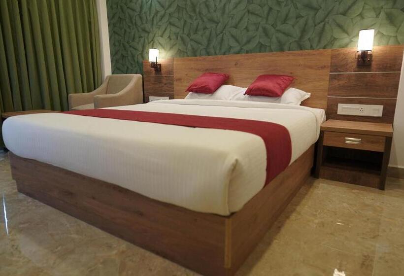 Люкс, Vkj Inn Aluva