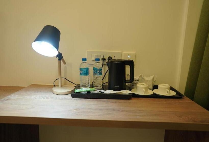 Люкс, Vkj Inn Aluva