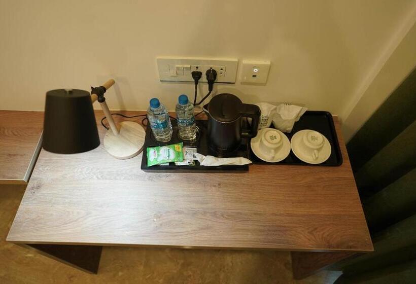 Люкс, Vkj Inn Aluva