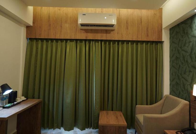 Люкс, Vkj Inn Aluva