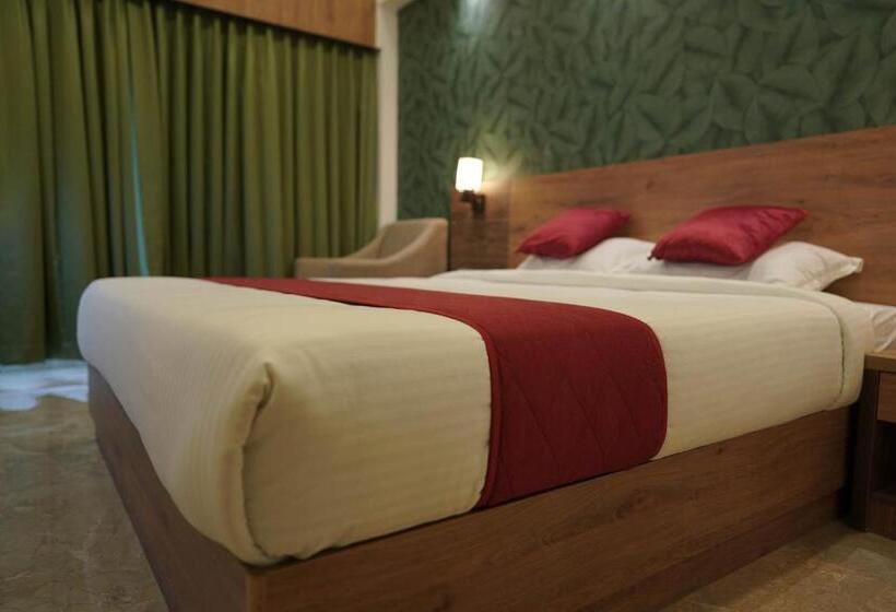 Люкс, Vkj Inn Aluva