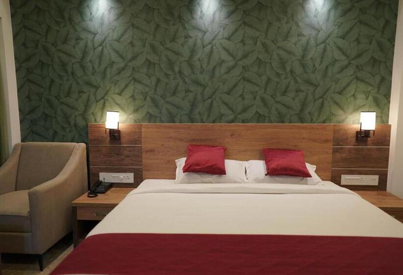 Люкс, Vkj Inn Aluva