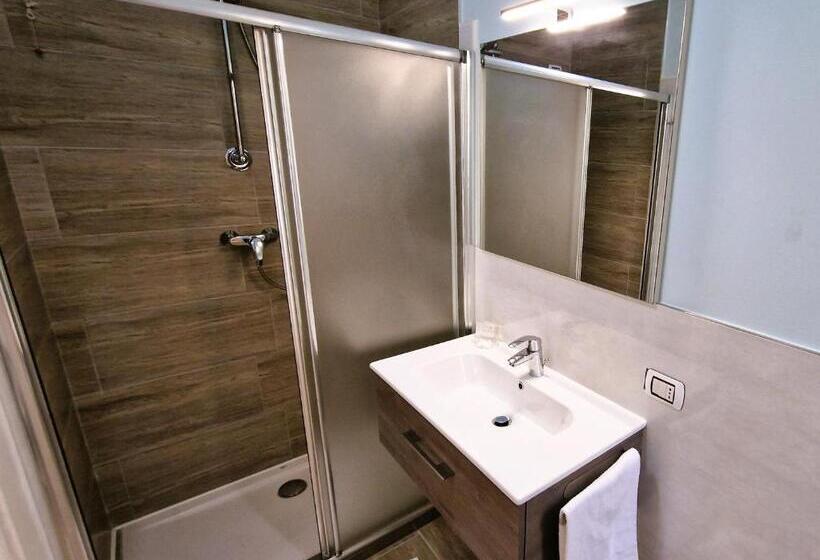 اتاق استاندارد, La Corte Del Maggiore