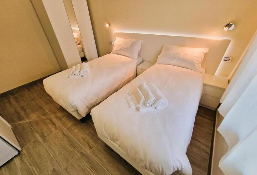 اتاق استاندارد, La Corte Del Maggiore