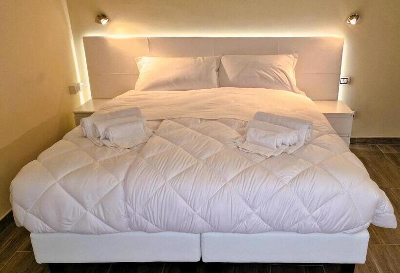 Superior Room with Terrace, La Corte Del Maggiore