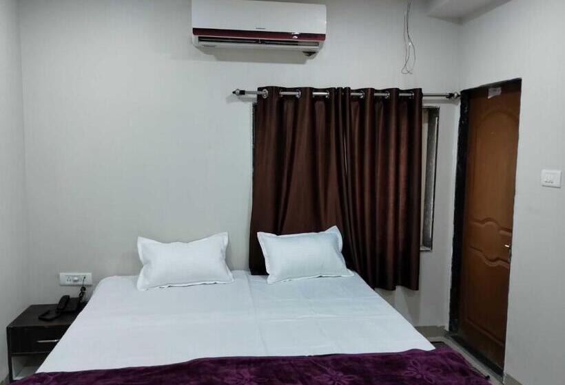 חדר קלאסי לשלושה, Oyo Hotel Deepali Inn