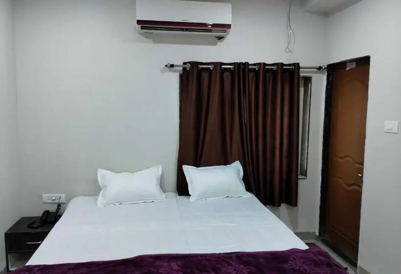 トリプルクラシックルーム, Oyo Hotel Deepali Inn