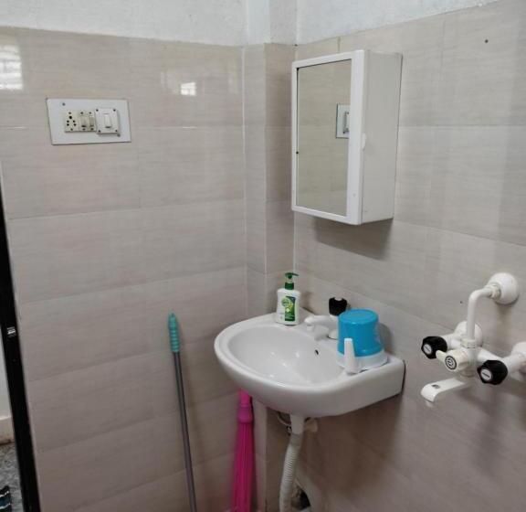 Номер Стандарт, Madhavji Villa