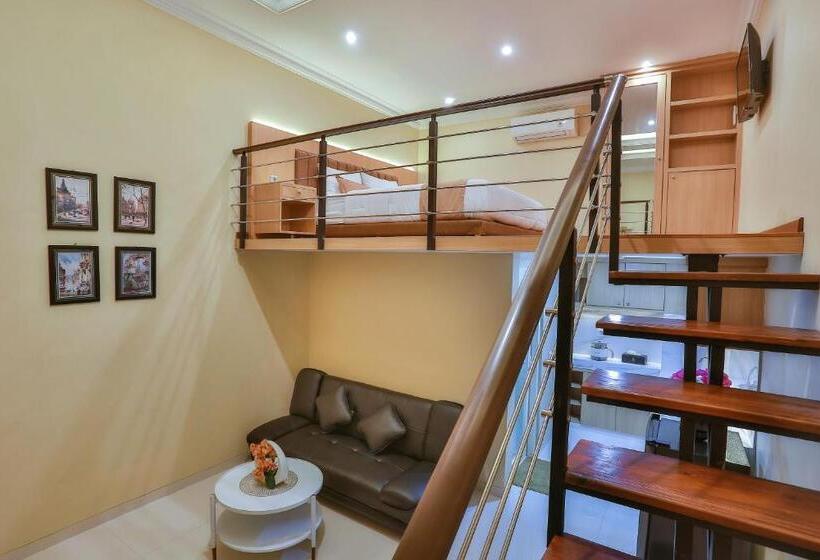 Deluxe Studio, The Horizontal Hotel Pacitan