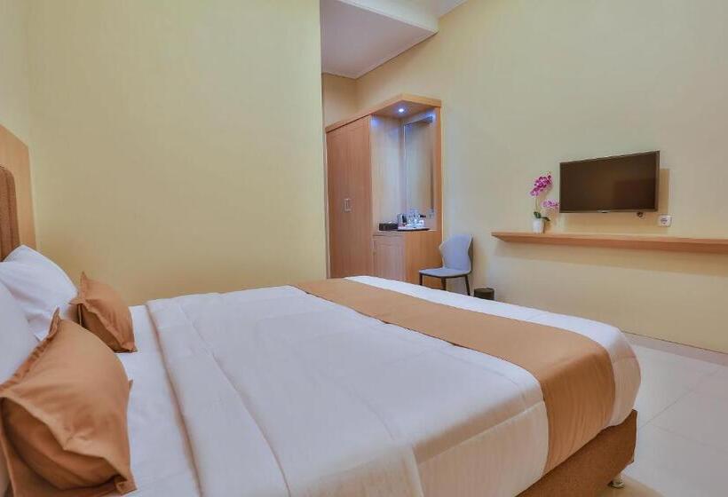 Standard Room King Size Bed, The Horizontal Hotel Pacitan