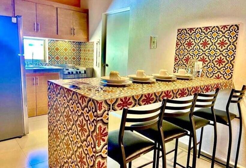 스탠다드 스튜디오, Marysol Las Palmas