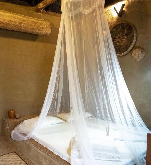 침실 1개 주택, Cure Monastery