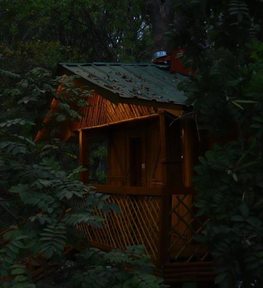 샬레, Cure Monastery