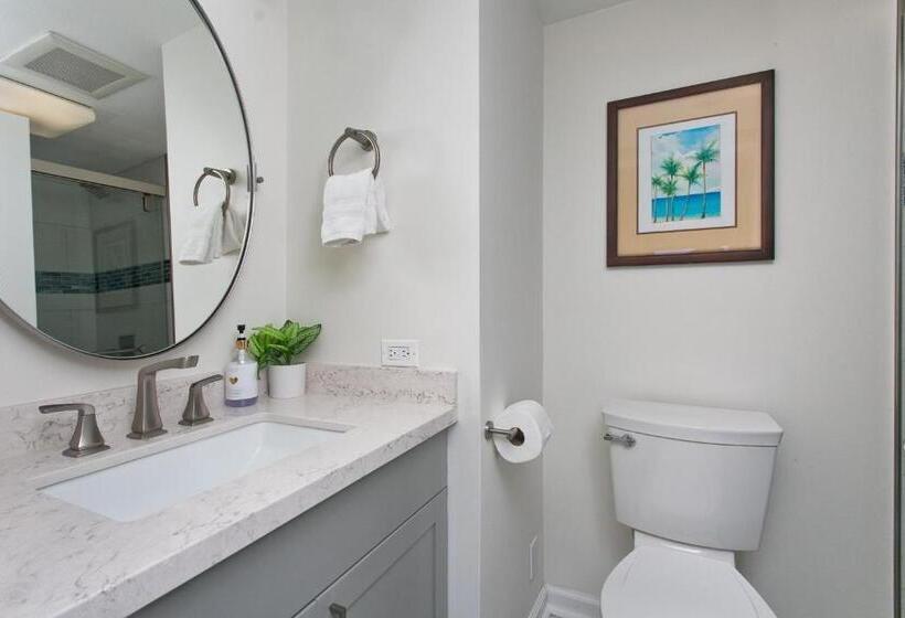 Апартаменты 1 Спальня Вид на Море, High Floor Luxury Oceanfront At Waikiki Beach Tower