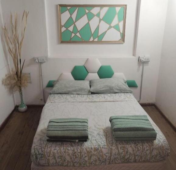 标准间, Hostel Piltri