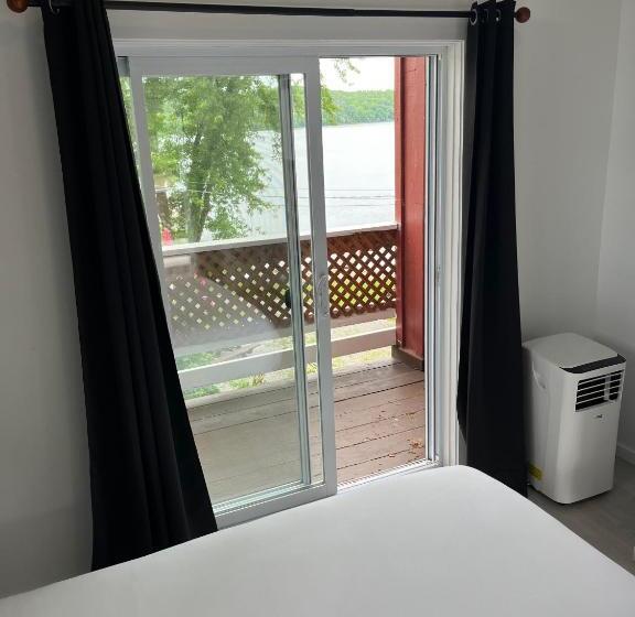 Suite with lake view, Auberge De Ferme Neuve