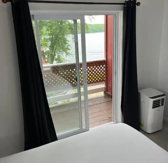 Suite with lake view, Auberge De Ferme Neuve