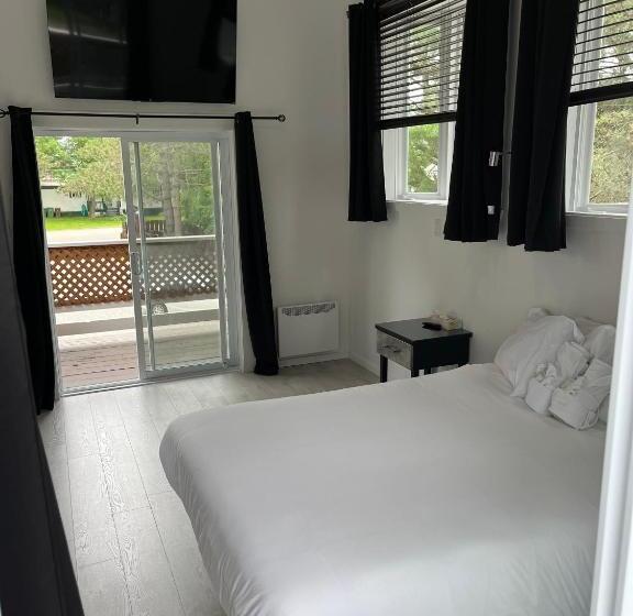 Suite with lake view, Auberge De Ferme Neuve