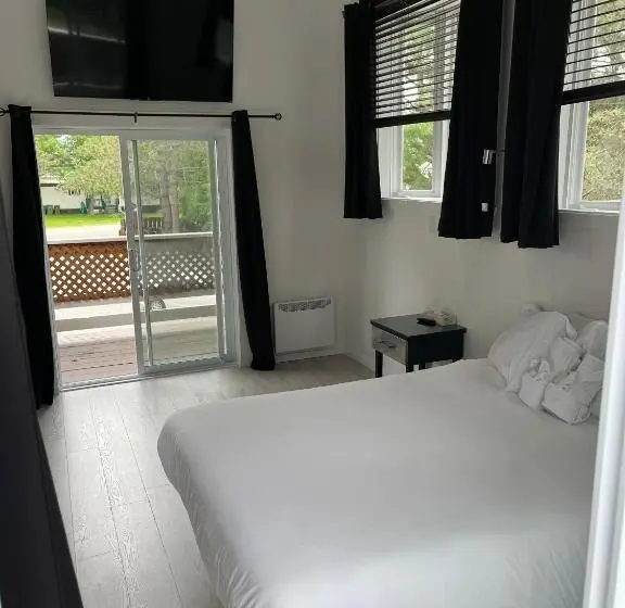 Suite with lake view, Auberge De Ferme Neuve