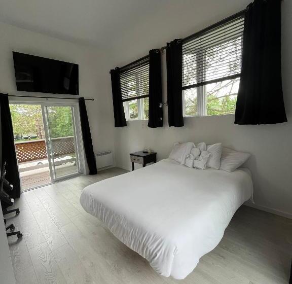 Suite with lake view, Auberge De Ferme Neuve