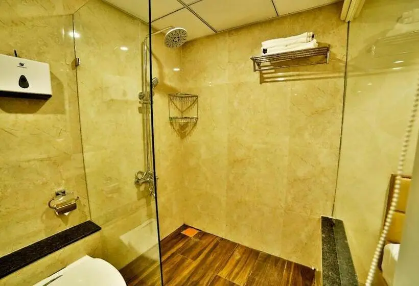 Deluxe-huone, Kings Heritage Surat