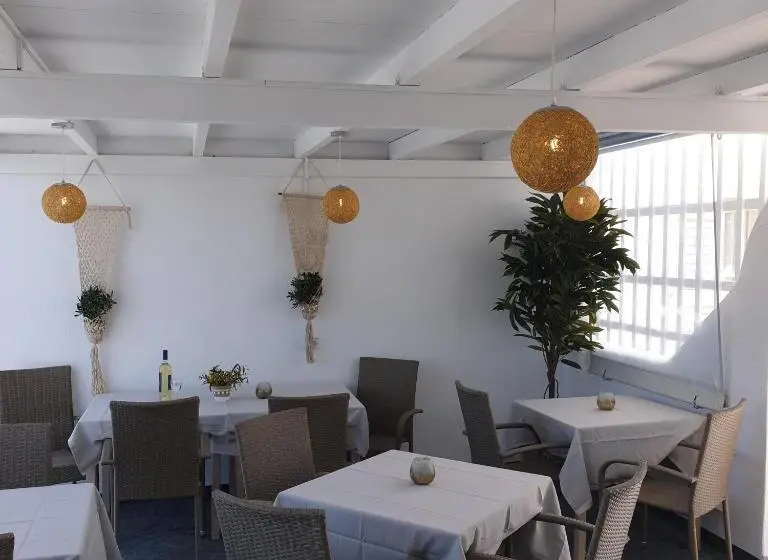 Standard Kolmen Hengen Huone Allasnäkymä, Sagma Central Rooms