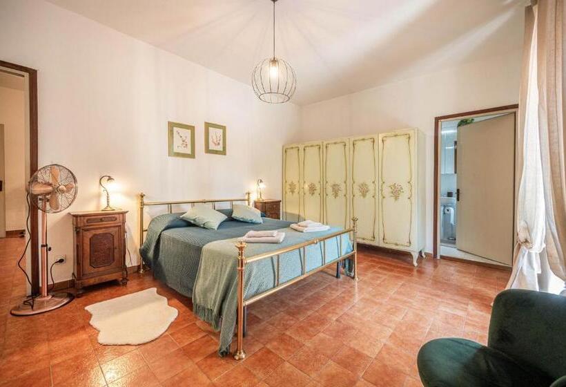 דירת שלושה חדרים, Villa Calicantus