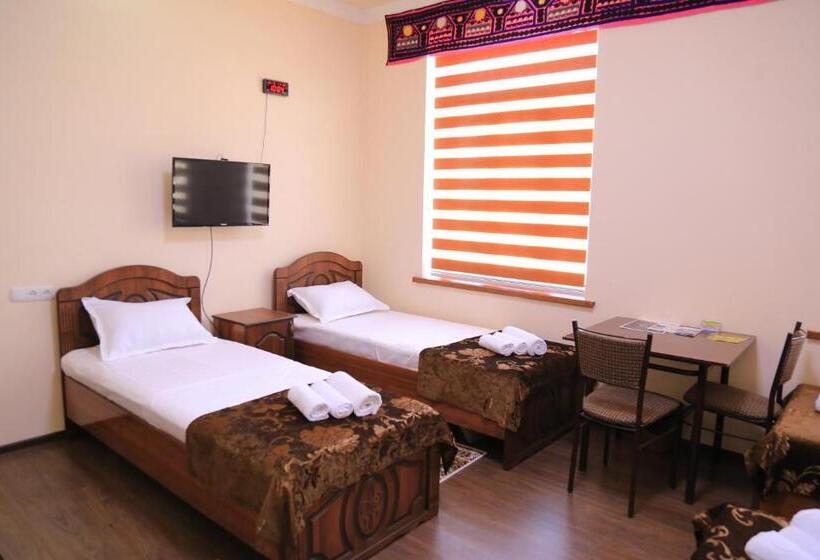 חדר משפחתי, Nihol